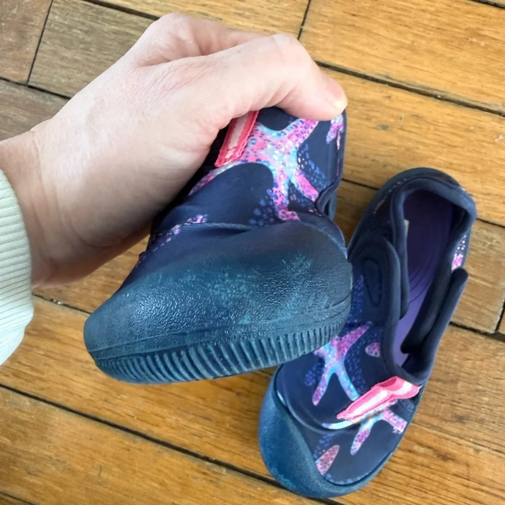 Lands End toddler 9 adventurer water shoes navy blue pink starfish pattern
